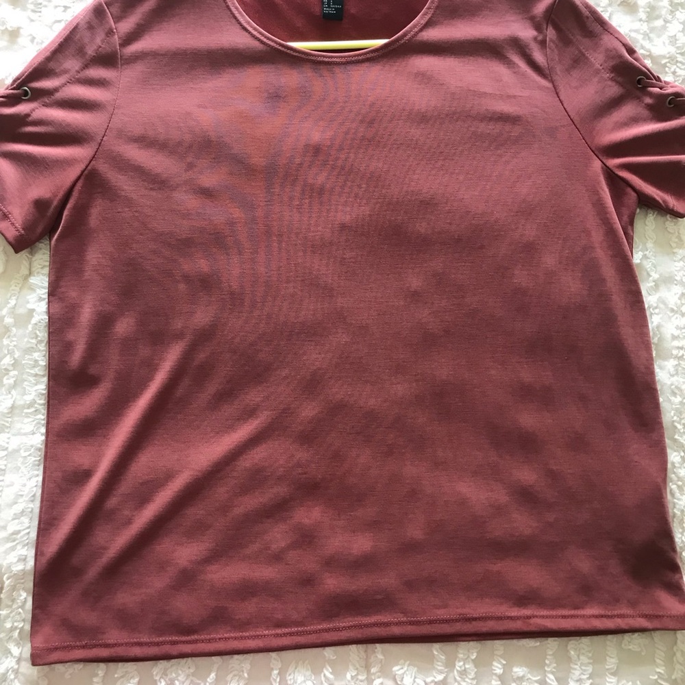 Forever 21 Top 🐙🦑 - Picture 3 of 4